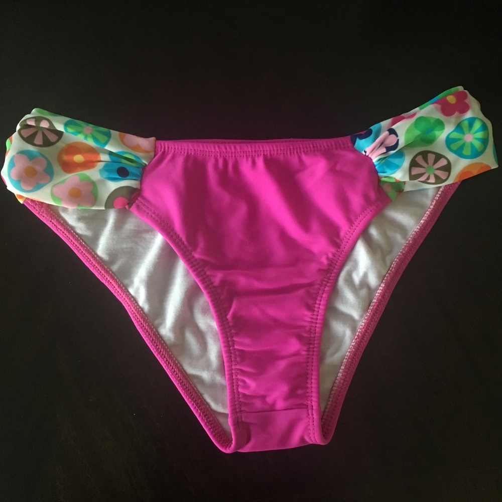 Bikini - Picture 2 of 2